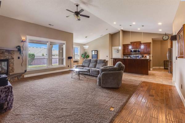 $535,000 / 4br - 2064ft2 - Open House - Saturday, October 25, 2025 11:30-1:00 (First Place, Pasco)64171131124097121