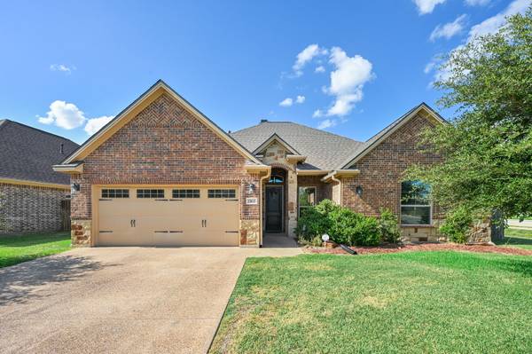 $399,999 / 4 dormitorios - 2210 pies² - 15633 Shady Brook Lane ~ Casa en venta en College Station (College Station)