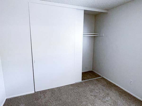 $1.365 / 2br - 2B en Halsey Street cerca de la Interestatal 84 - Espacio para comedor, Sala grande (Wilkes-Este)63841707242115123