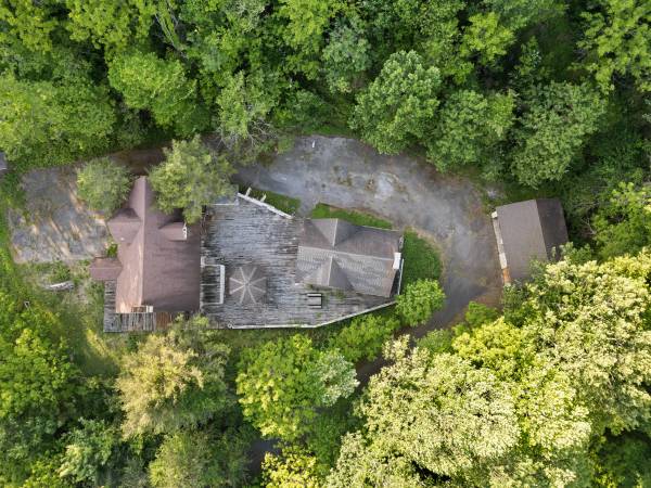 $400,000 / 6br - Dual-Home Fixer-Upper with Incredible Potential! (Waynesville)64029210888707120