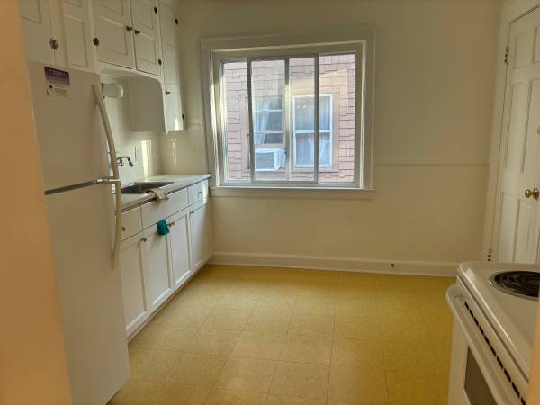 $994 / 1br - 664ft2 - Totally updated upper (2nd) level Condo located in Madison Heights. (Madison Heights)63926726399107122