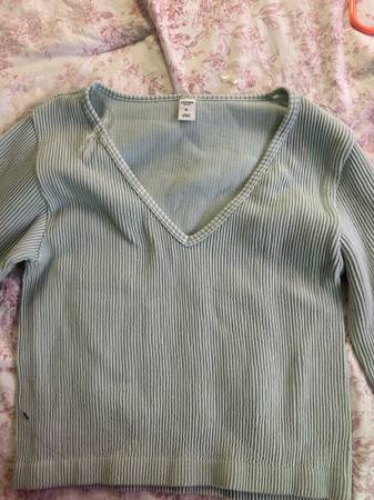 Cropped long sleeve shirt - $6 (Normal)62938479595523122