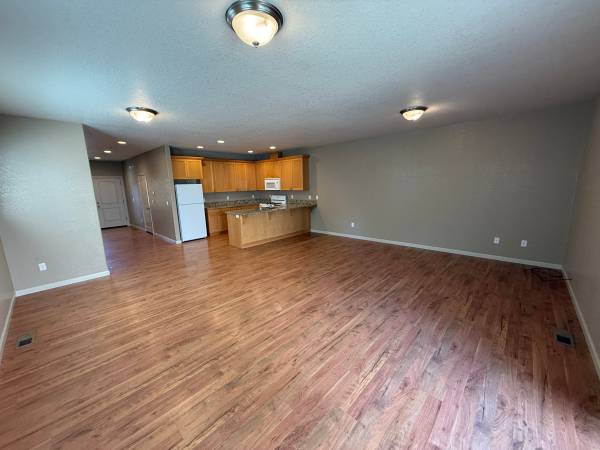 $2,395 / 4br - 1889ft2 - Live large, dream bigger: Spacious 4 BR, 2.5 BA available! (Salem)63620907488641124