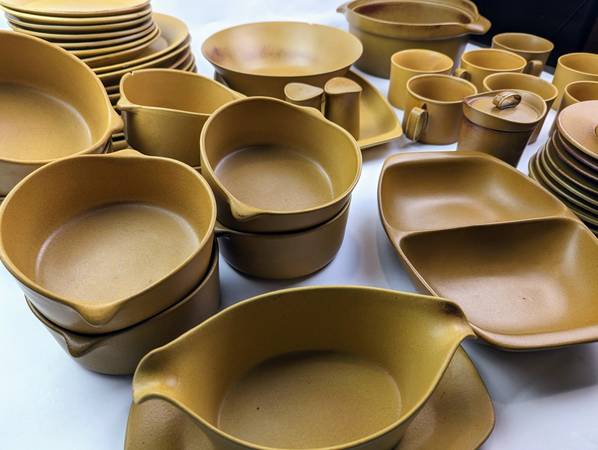 Vintage Bennington Pottery Dinnerware Dishes Designed by Yusuke Aida 1