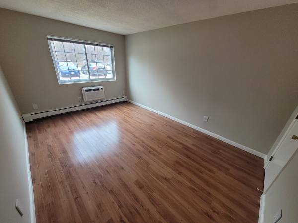 $2,100 / 2br - 937ft2 - Large 2 Bedroom Condo - Heat/Hw Included - $2100/mo (South Manchester)63931922226435123
