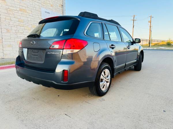 2013 Subaru Outback Premium AWD 2.5L POCOS KILÓMETROS - $7.999 (Austin, sur)63439478434051121