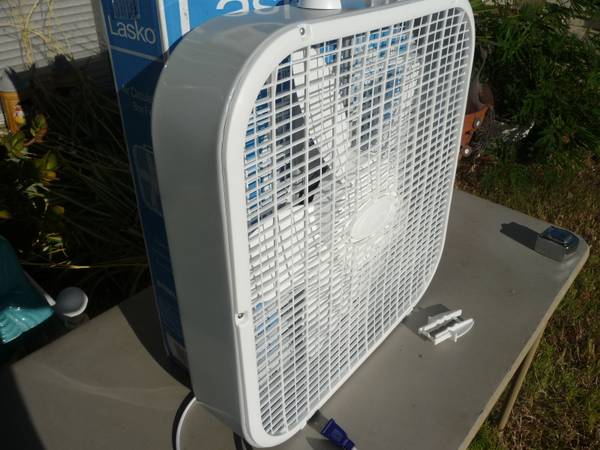 Ventilador de piso de alta velocidad Lasko - $20 (Simi Valley Oeste del Valle de San Fernando)63470652876161124