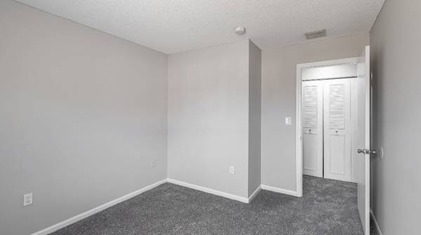 $2,245 / 2br - 1050ft2 - Clubhouse, 24 Hour Emergency Maintenance, Pet Stations (1 Old Canal Way, Simsbury, CT)63989075402883122