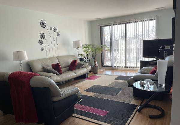 $1,310 / 1br - 850ft2 - LAKE OF THE WINDS FINEST!!! BEST LOCATION,63899122872322120