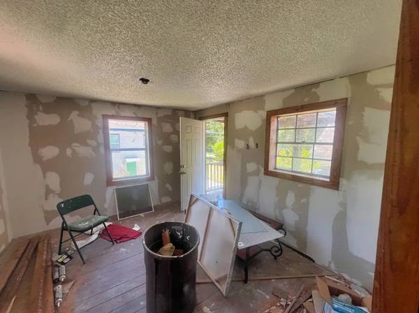 $69,999 / 504ft2 - Distressed Off-Market Galveston Beach House for Sale! (Galveston)63611865426049124