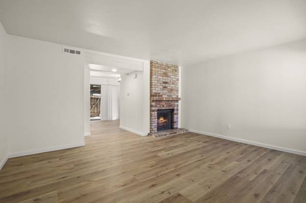 $479,950 / 2br - 1368ft2 - Crockett - Conforto contemporáneo, bellamente remodelado. (concord / pleasant hill / martinez)63852073448065122