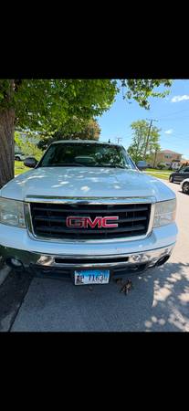 2010 gmc sierra - $4,800 (OBO Blue island)63618891376641124