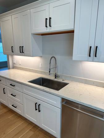 1 Bedroom Condo Style with/ laundry - Best N Oakland / Temescal Loc 1