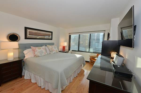 $1,600 / 1br - Elegant Corner One Bedroom With Granite Countertop (Upper West Side)64193137733122123