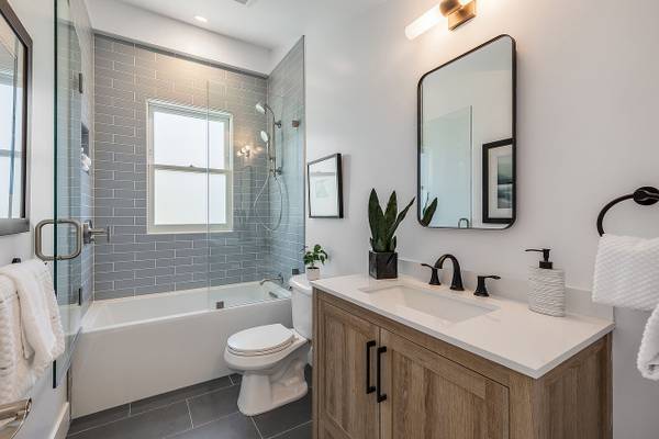 $7,995 / 2br - 1200ft2 - 2BEDS 1.5BATHS STAND ALONE 2 STORY CARRIAGE HOUSE (San Francisco)64000589932802123