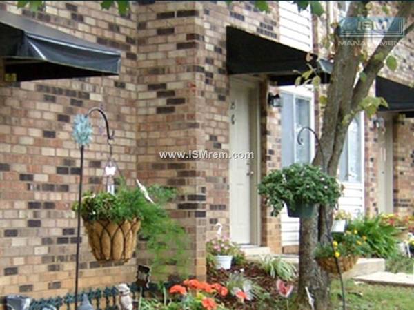 $1,145 / 2br - Newly renovated Unit! Abundant Closet Space - BBQ Area! Best Location! (Johnson City)63775610230017123