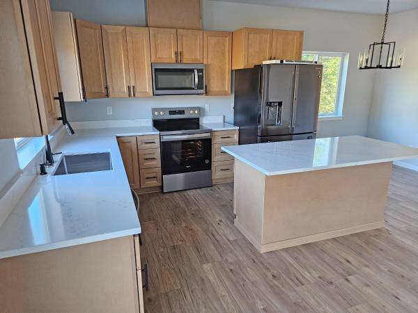 $639,800 / 4br - 2208ft2 - New 4 bdrm on 5 hilltop acres (Centralia)64292095708673123