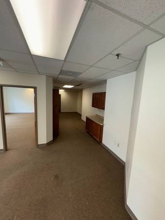 $17 / 1700ft2 - Espacio de oficinas en el centro de Allentown con estacionamiento –1,700 pies² – $17/pies² (Allentown)64145512520195124