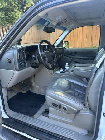2003 Chevy Tahoe LT 4WD V8 blanco - $3.900 (campbell)63471062693761123