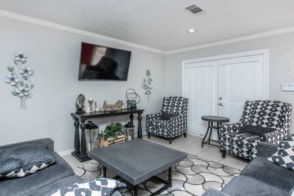 $1,335 / 2br - 1056ft2 - In Fort Worth, 2/BD 2/BA, Gated Community (2217 Ridgmar Blvd, Fort Worth, TX)63622616081537122