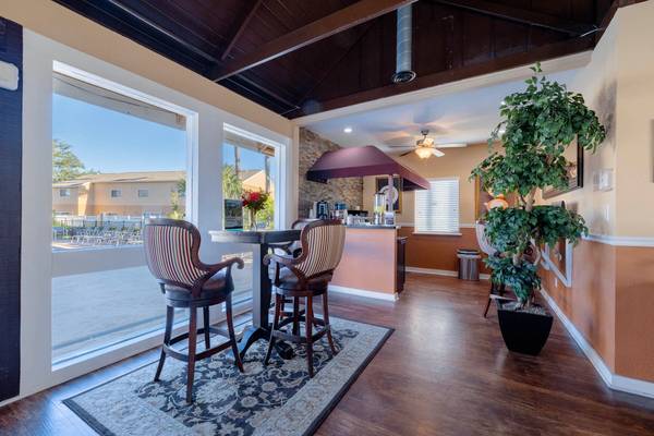 $1,409 / 2br - 1150ft2 - In-Unit Laundry, Located in Orange Park, 2/bd 5/ba64005272166403122