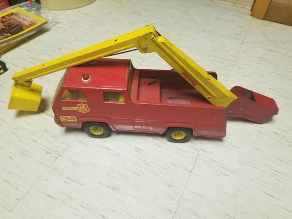 vintage metal TONKA snorkel fire truck 1