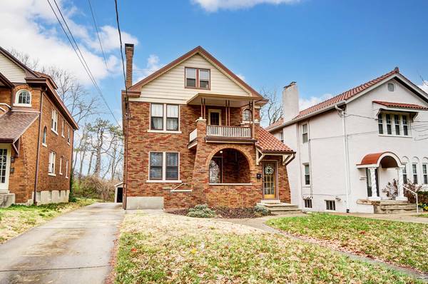 Spacious 2BR Apartment | Central Air + Hardwood Floors 1