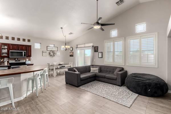 $415,000 / 3br - 1273ft2 - 3 Bed Residential in Mesa (Mesa, AZ, $415,000) (Mesa, AZ)64143913052418124