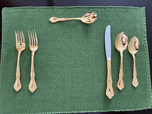 Gold dinner ware 1