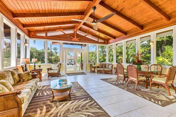 $1 / 4br - 3700ft2 - BEAUTIFULLY RENOVATED TRADITIONAL HOME-STEPS FROM KEAUHOU BAY (78-134 Holua Rd Kailua- Kona)63939393290370123