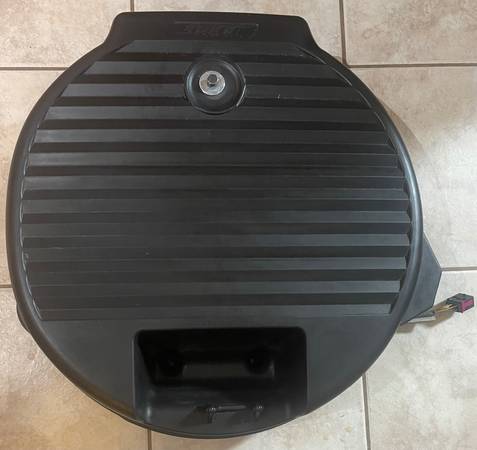 Caja de subwoofer Bose para Porsche Cayenne 2003-2006 - $25 (Castle Rock)63471176603265120