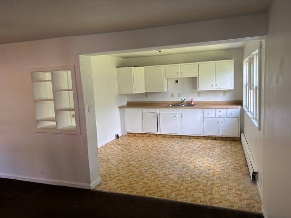$850 / 2br - 900ft2 - LAKEVILLE 2 BEDROOM APT. (LAKEVILLE)63665894600963120
