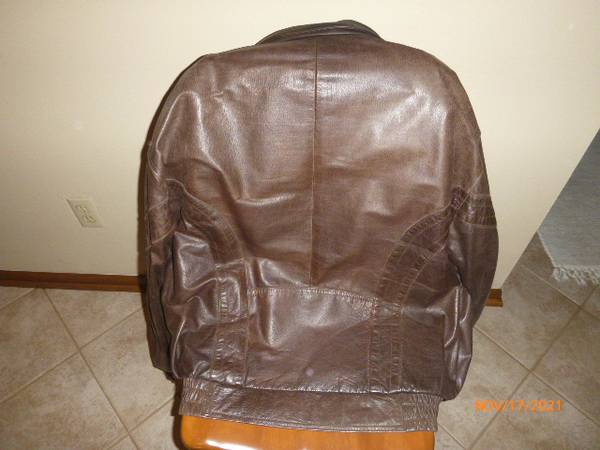 Men's brown leather jacket - $75 (New Berlin)63471407682561122