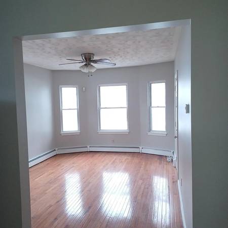 $2,500 / 3br - 2100ft2 - 3BR con apartamento principal grande - METHUEN disponible (methuen)63869887782145120