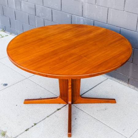 Mesa de comedor vintage moderna danesa de teca sobre base de pedestal por BPS - $1.75063471349779585122
