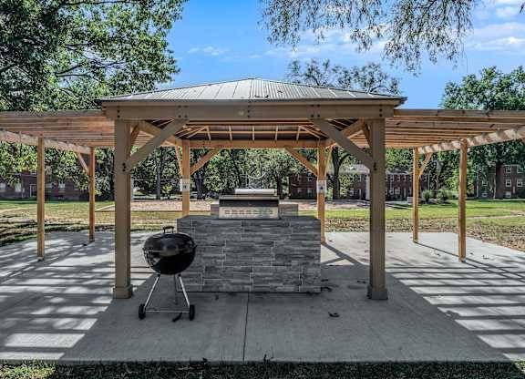 $1,205 / 2br - 800ft2 - Covered Parking, 2B/1B, Located in St. Louis (5927 Suson Pl, St. Louis, MO)63770209287683120