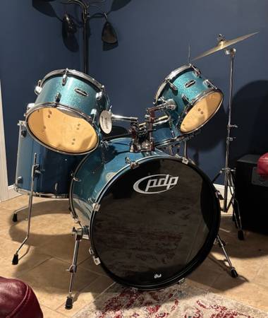 PDP 5 piece Drum Set with cymbals and hardware 1