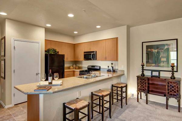 $1,525 / 2br - 1180ft2 - Gorgeous resort-style property in Anthem! 2 Bed / 2 Bath! (Anthem)64024825822723124