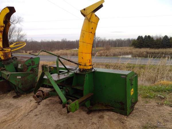 John Deere 7ft snowblower 1