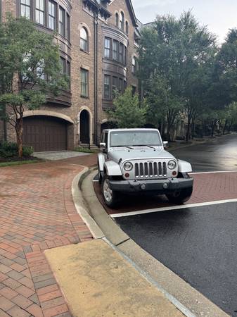 2011 JEEP WRANGLER SPORT MANUAL 4x4 - $12,000 (Potomac)63618568681729121