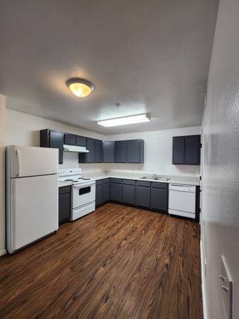 $1,591 / 3br - 960ft2 - Vermillion View (Page)63932586979202121