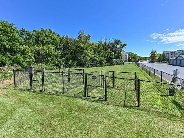$1,565 / 2br - 850ft2 - 🍂 Fall Into Comfort! 2BR Apt 🌳 Available This Week! (1947 Eagle Ridge Drive, Waukegan, IL)63846716584577121