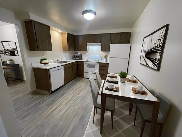 $1,390 / 2br - 850ft2 - ***1/2 1st Months Rent *** Spacious 2 bedroom at Silver Lea Apartments (Eugene)63373543897219124