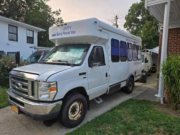 2014 Ford E350 Mini Bus - $7,200 (Elmont)63654716736897122