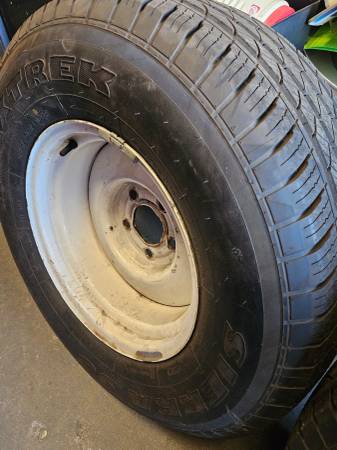 C10 5x5 lug pattern smoothie wheels with 255/70/15 tires - $650 (Modesto, CA)63471203397249123
