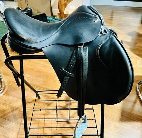 Black Leather Barnsby Huntseat Saddle with stirrups, stirrup leathers 1