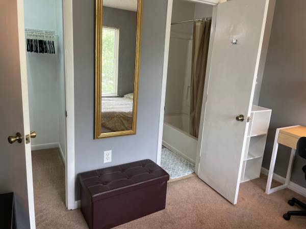 $550 / 1 habitación - Habitación con baño privado adjunto cerca de NCSU, línea de autobús, centro comercial (Raleigh)63470392563075123