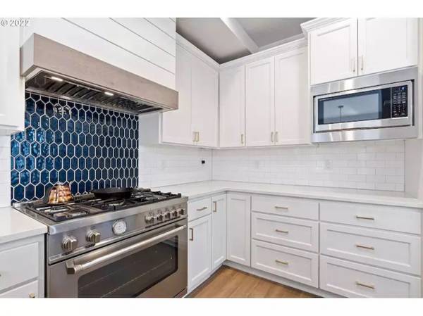 $195 / 2br - Nueva casa elegante y tranquila en Lake Oswego con asombroso patio (Lake Oswego, OR)63914740629122121