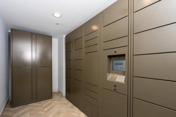 $2,016 / 1 hab - 710 pies² - Sala de vistas en la azotea, balcones tipo Julieta, recepción de paquetes (Downtown Tacoma)63688352248963124