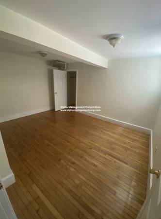 $2,650 / 2br - **NO FEE ** Basement 2 bed in Mid Cambridge Heat HW included. Cat OK (Mid Cambridge)63996690071938122
